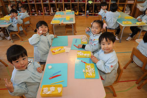 作品展のかんばんの制作　りす・きりん