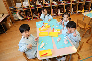 作品展のかんばんの制作　りす・きりん