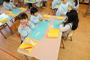 作品展のかんばんの制作　りす・きりん