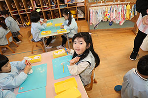 作品展のかんばんの制作　りす・きりん