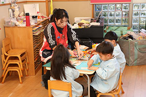 作品展のかんばんの制作　りす・きりん