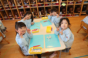 作品展のかんばんの制作　りす・きりん