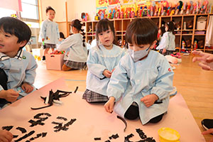 作品展のかんばんの制作　りす・きりん