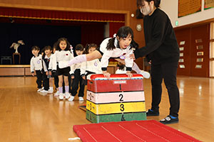 体操教室　ー跳び箱ー　すみれ