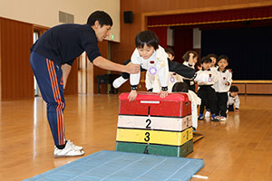 体操教室　ー跳び箱ー　すみれ