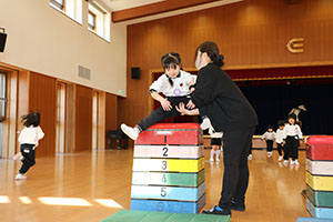 体操教室　ー跳び箱ー　すみれ