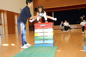 体操教室　ー跳び箱ー　すみれ