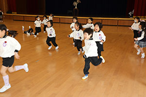 体操教室　ー跳び箱ー　すみれ