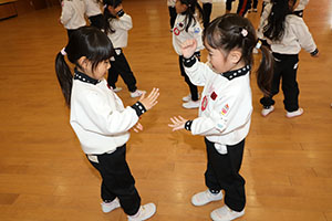 体操教室　ー跳び箱ー　ばら