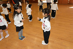 体操教室　ー跳び箱ー　ばら