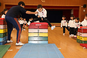 体操教室　ー跳び箱ー　ばら
