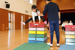 体操教室　ー跳び箱ー　ばら