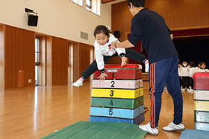 体操教室　ー跳び箱ー　ばら