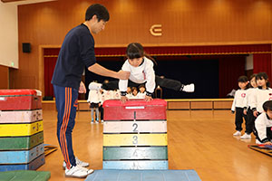 体操教室　ー跳び箱ー　ばら