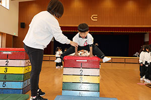 体操教室　ー跳び箱ー　ばら