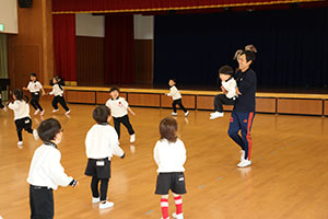 体操教室　ー跳び箱ー　ばら