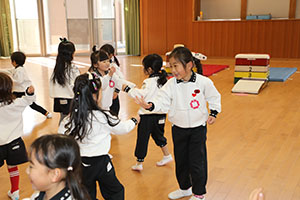 体操教室　ー跳び箱ー　ばら