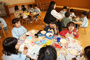 ランチルームでお給食　ぺんぎん・ひまわり