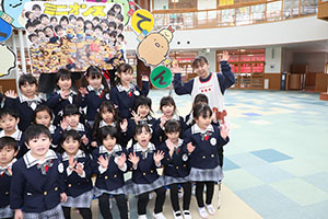 もうすぐ作品展　記念撮影が行われました　年少・年中・年長