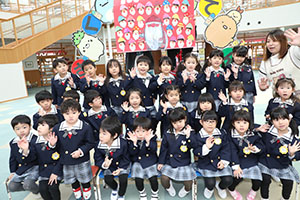 もうすぐ作品展　記念撮影が行われました　年少・年中・年長