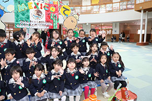 もうすぐ作品展　記念撮影が行われました　年少・年中・年長