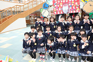 もうすぐ作品展　記念撮影が行われました　年少・年中・年長