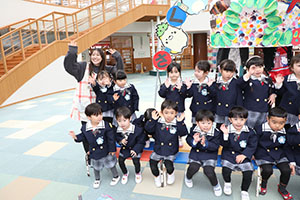 もうすぐ作品展　記念撮影が行われました　年少・年中・年長