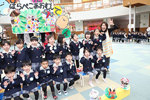 もうすぐ作品展　記念撮影が行われました　年少・年中・年長