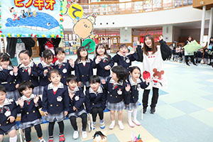 もうすぐ作品展　記念撮影が行われました　年少・年中・年長