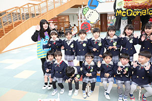 もうすぐ作品展　記念撮影が行われました　年少・年中・年長