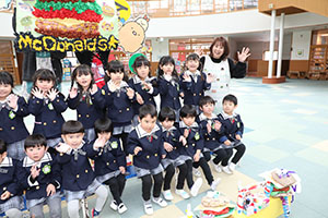 もうすぐ作品展　記念撮影が行われました　年少・年中・年長