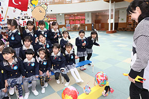 もうすぐ作品展　記念撮影が行われました　年少・年中・年長