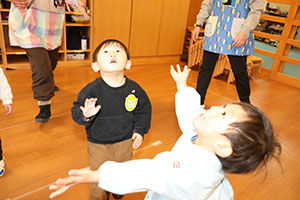 ポンポンボールで遊びました　あひる