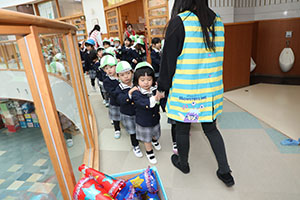 作品展の見学をしました　全クラス