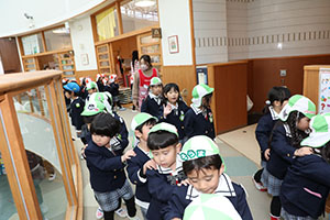 作品展の見学をしました　全クラス