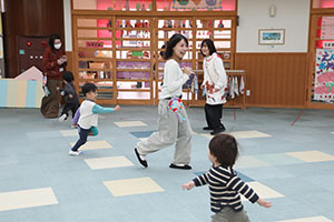 作品展参観が行われました　あひる・ひよこ・ぺんぎん組　NO．2