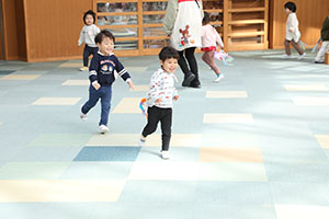 作品展参観が行われました　あひる・ひよこ・ぺんぎん組　NO．2