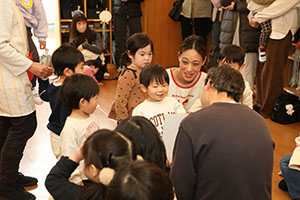 作品展参観が行われました　あひる・ひよこ・ぺんぎん組　NO．2