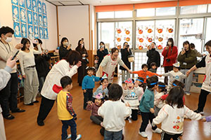 作品展参観が行われました　あひる・ひよこ・ぺんぎん組　NO．2