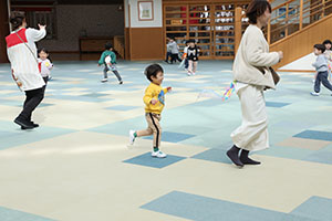 作品展参観が行われました　あひる・ひよこ・ぺんぎん組　NO．2