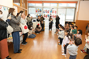 作品展参観が行われました　あひる・ひよこ・ぺんぎん組　NO．2