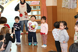 作品展参観が行われました　あひる・ひよこ・ぺんぎん組　NO．2