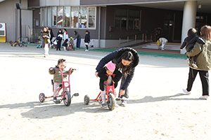 作品展参観が行われました　あひる・ひよこ・ぺんぎん組　NO．1