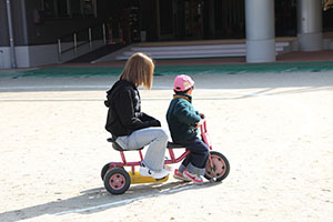 作品展参観が行われました　あひる・ひよこ・ぺんぎん組　NO．1