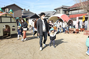 作品展参観が行われました　あひる・ひよこ・ぺんぎん組　NO．1