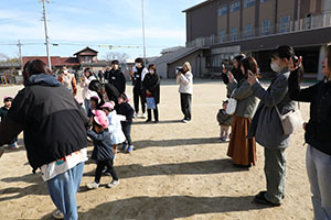 作品展参観が行われました　あひる・ひよこ・ぺんぎん組　NO．1