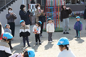 作品展参観が行われました　あひる・ひよこ・ぺんぎん組　NO．1