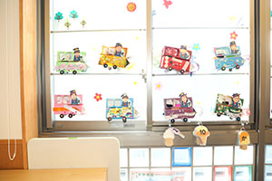 作品展参観が行われました　あひる・ひよこ・ぺんぎん組　NO．1