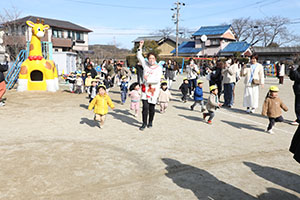 作品展参観が行われました　あひる・ひよこ・ぺんぎん組　NO．1