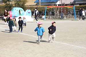 作品展参観が行われました　あひる・ひよこ・ぺんぎん組　NO．1